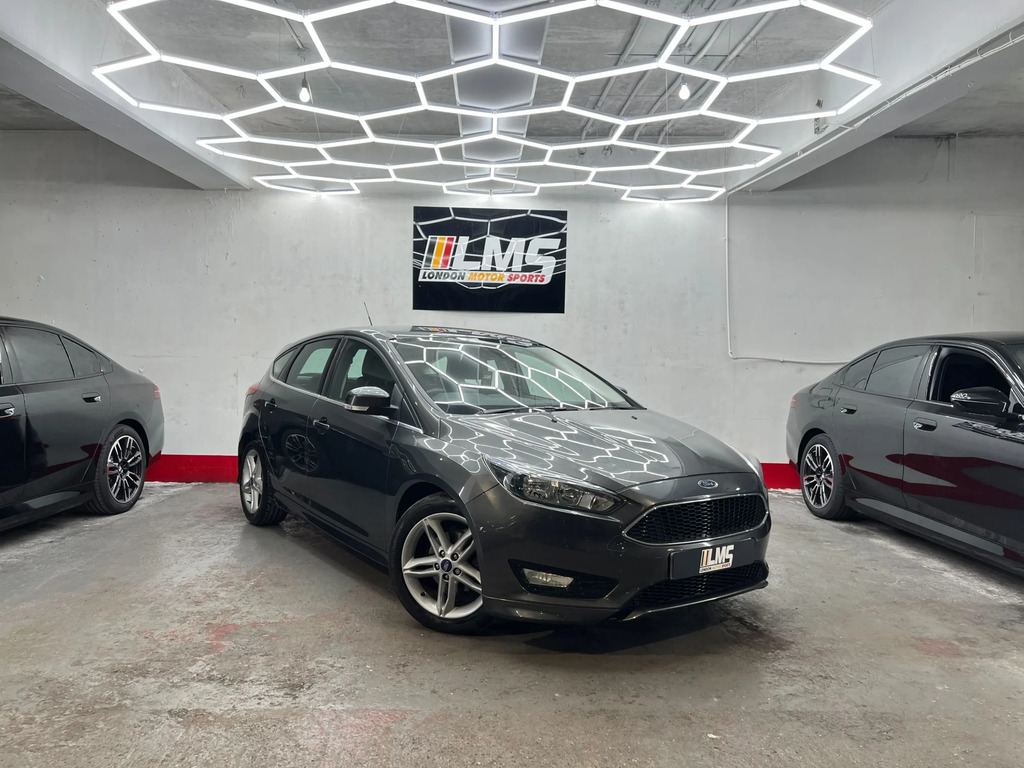 Ford Focus Hatchback Blue #40