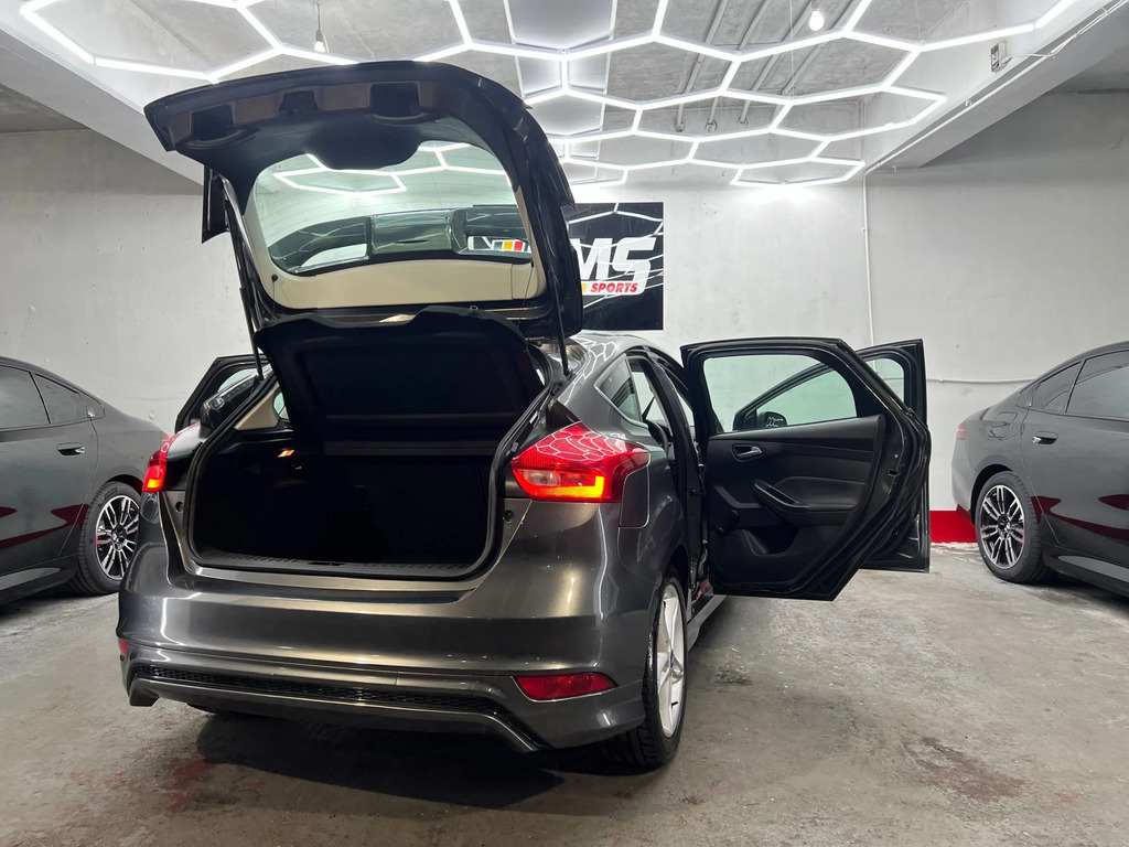 Ford Focus Hatchback Blue #130