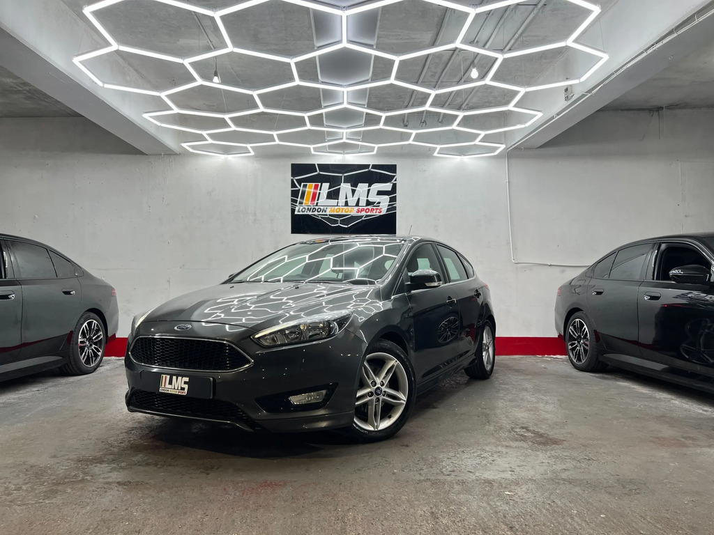 Ford Focus Hatchback Blue #6