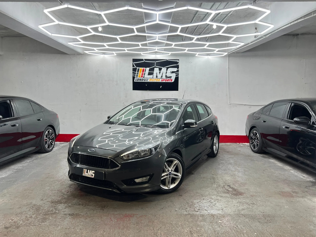 Ford Focus Hatchback Blue #1