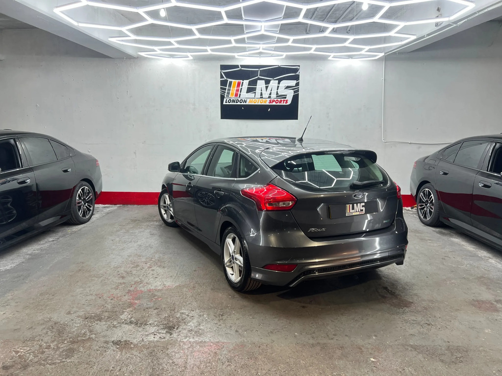 Ford Focus Hatchback Blue #77