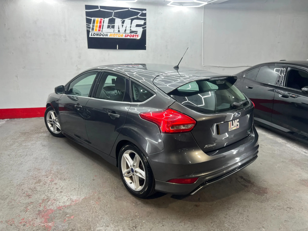 Ford Focus Hatchback Blue #79