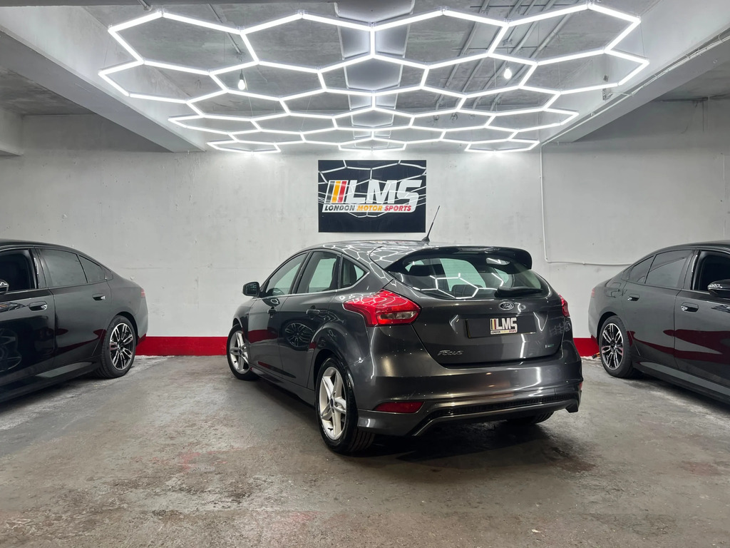 Ford Focus Hatchback Blue #86