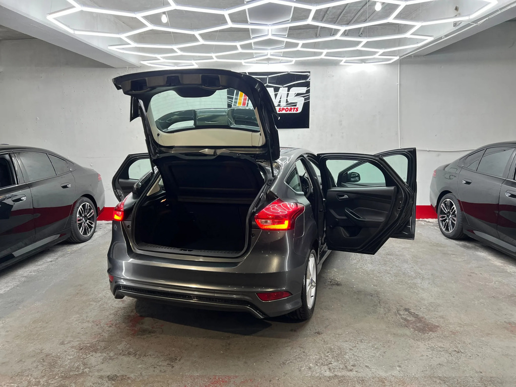 Ford Focus Hatchback Blue #121