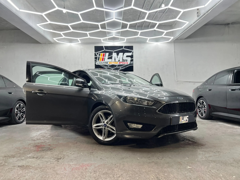 Ford Focus Hatchback Blue #54
