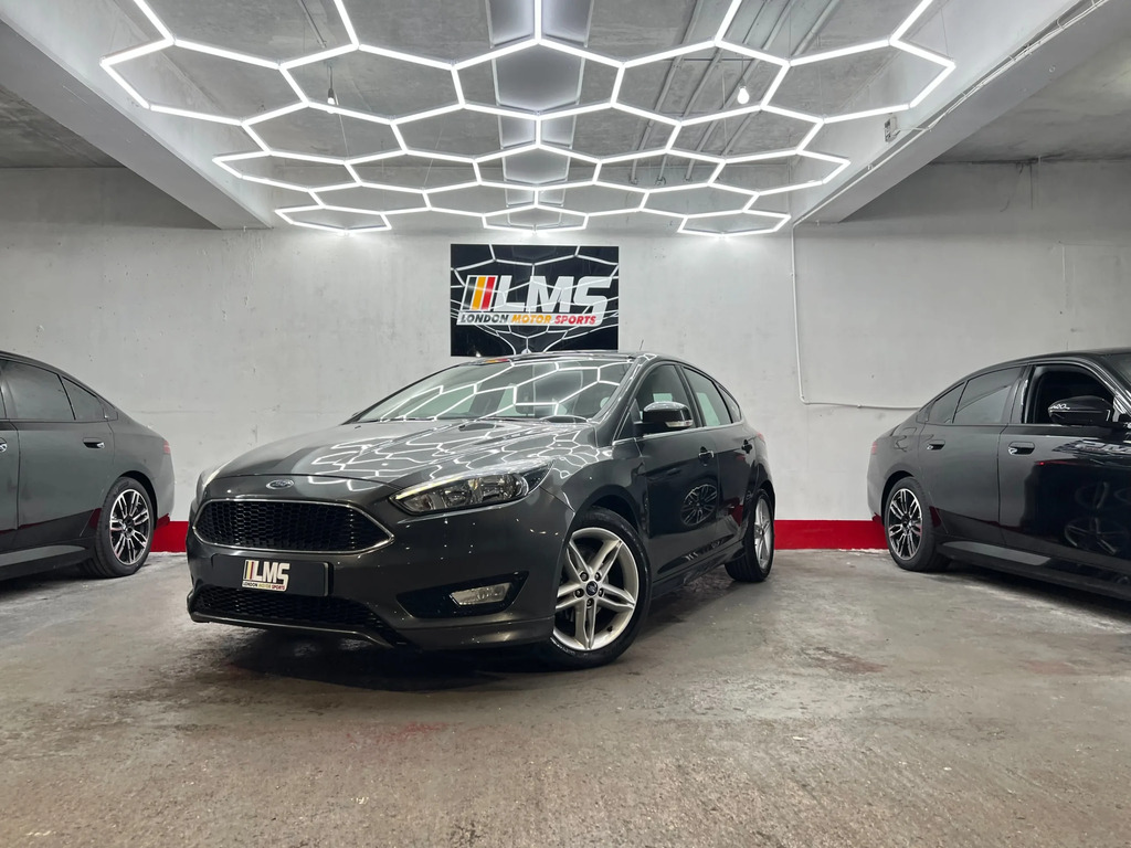 Ford Focus Hatchback Blue #5