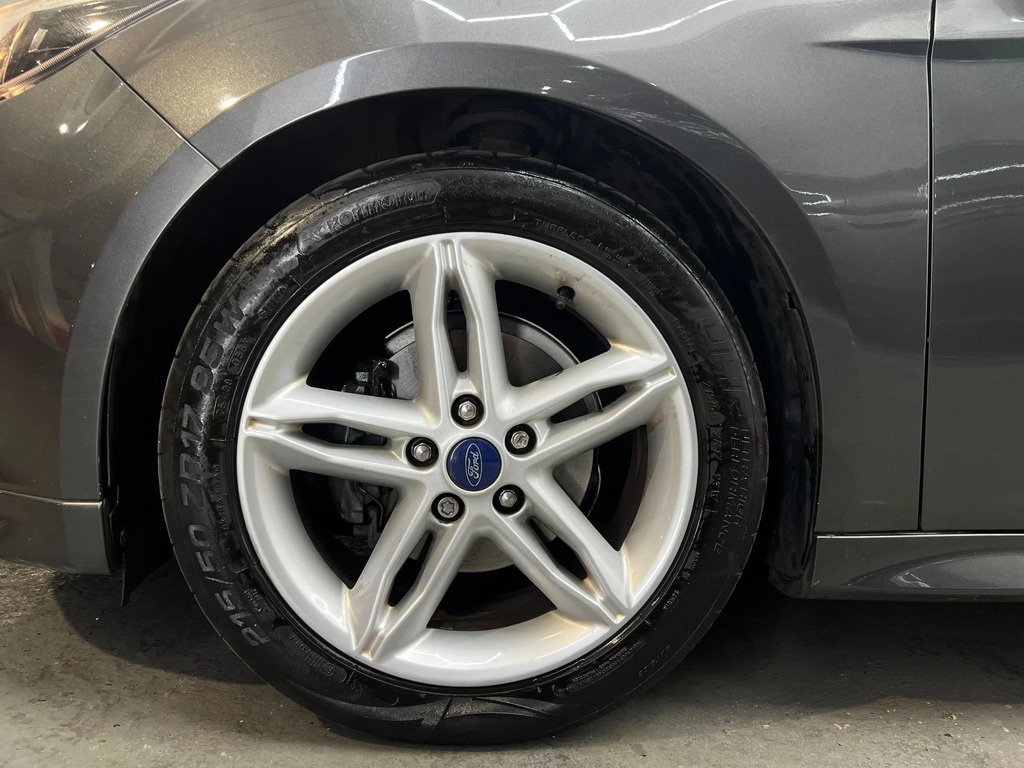 Ford Focus Hatchback Blue #133