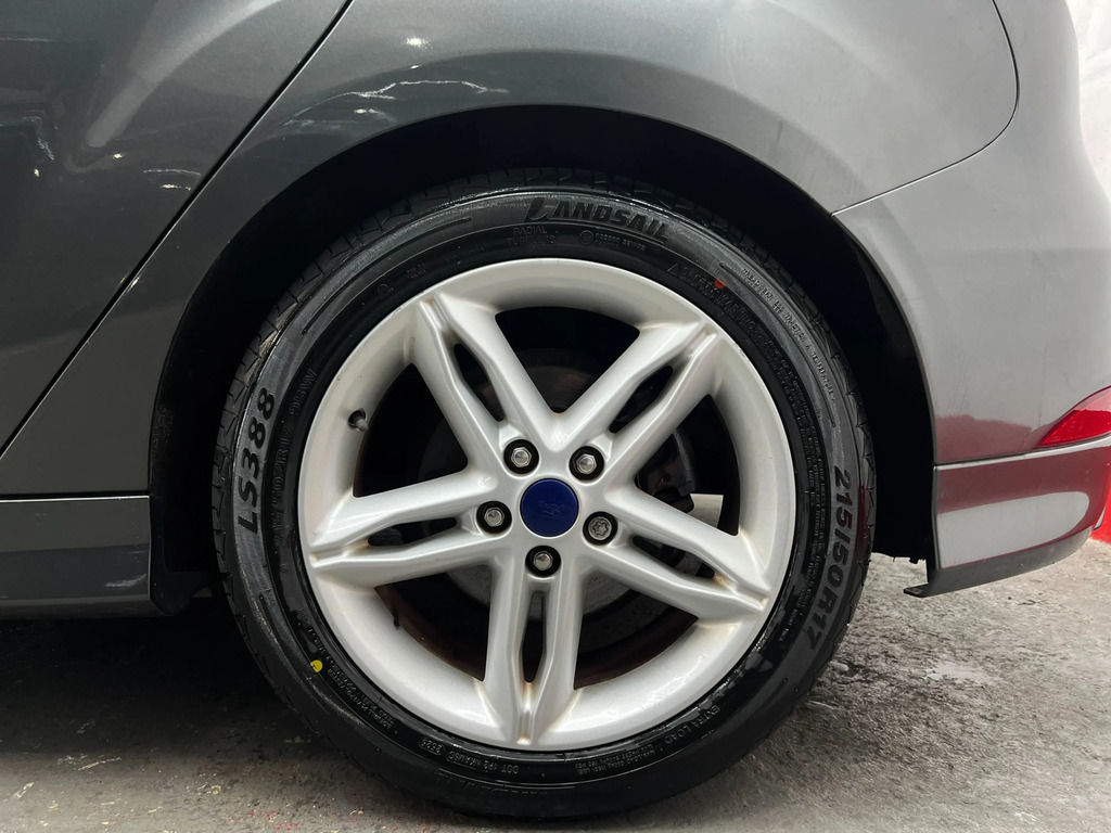 Ford Focus Hatchback Blue #134