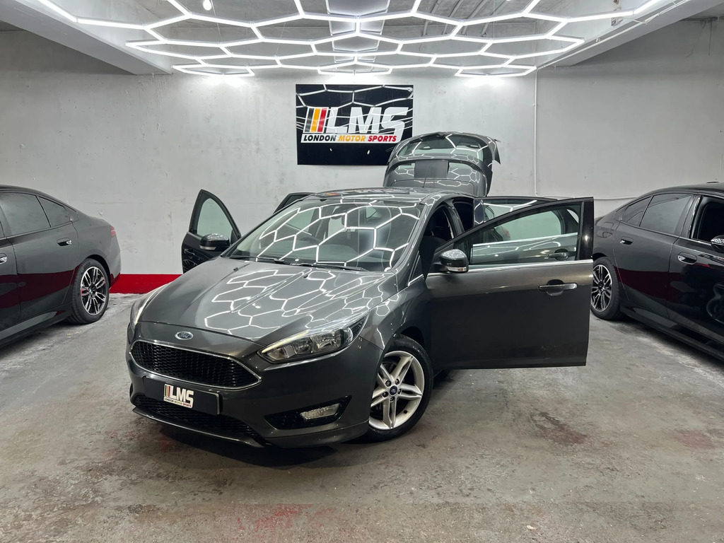 Ford Focus Hatchback Blue #20