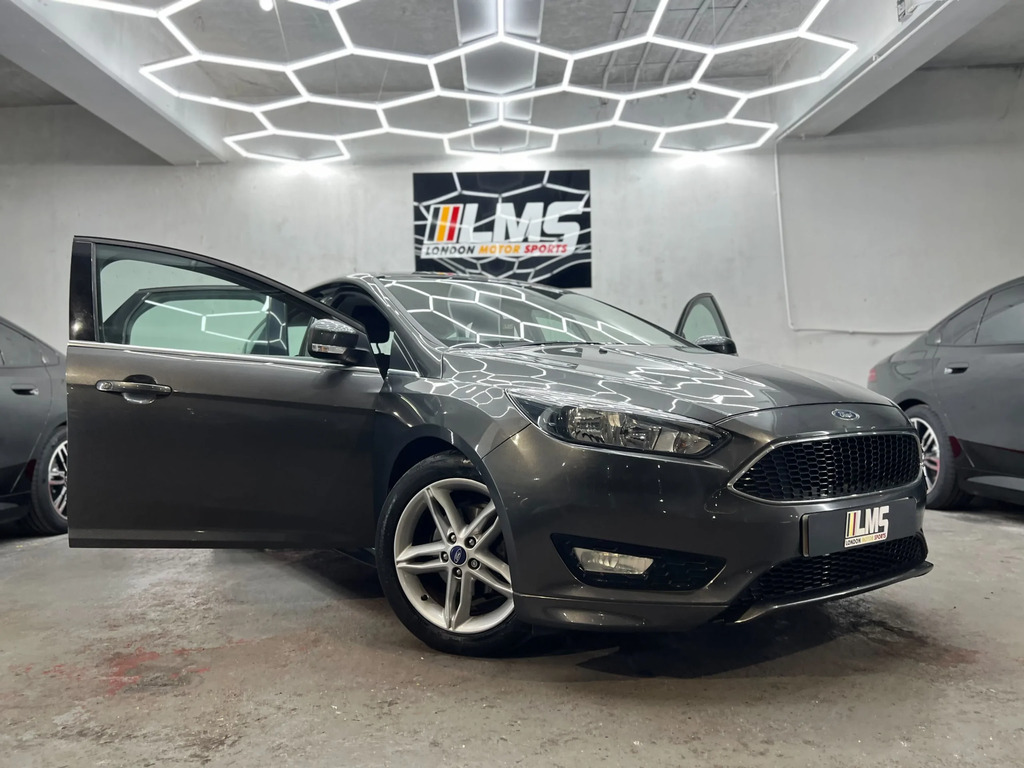 Ford Focus Hatchback Blue #56