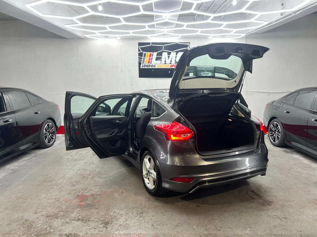Ford Focus Hatchback Blue #93
