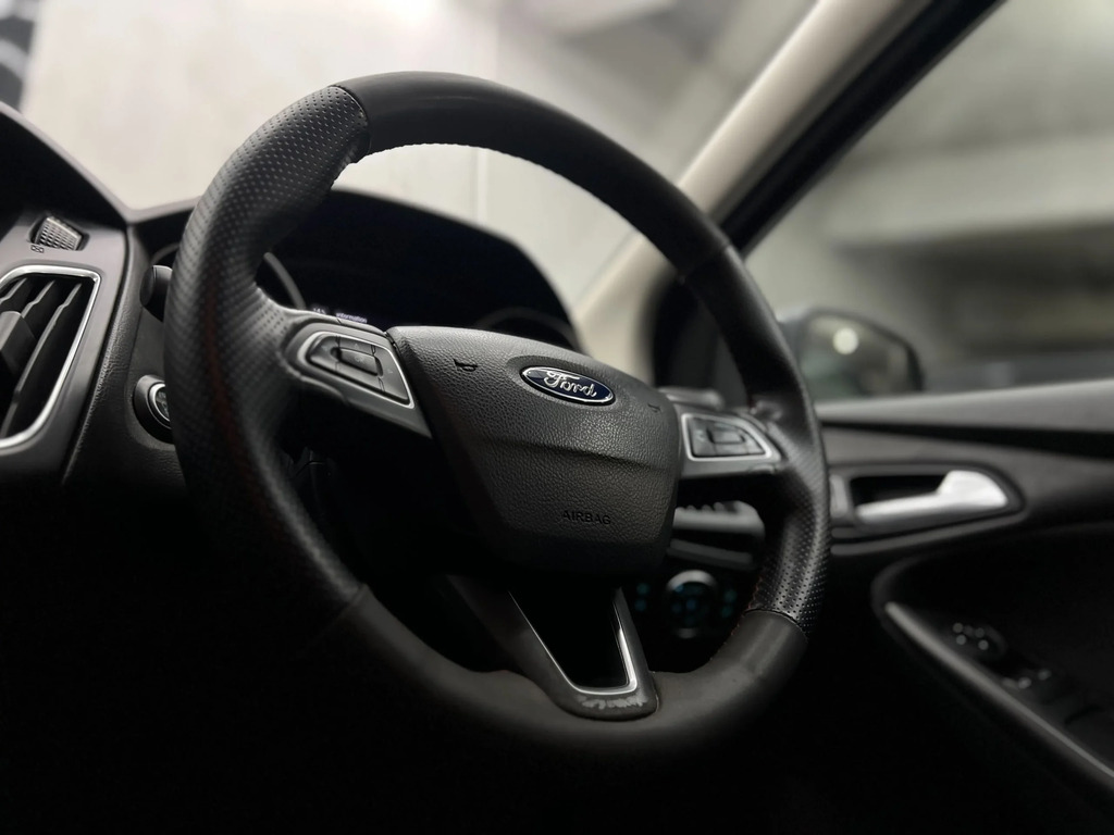 Ford Focus Hatchback Blue #66