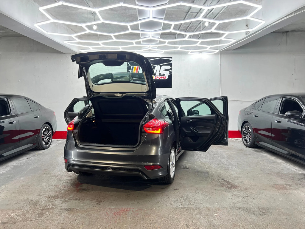 Ford Focus Hatchback Blue #120
