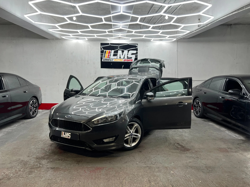 Ford Focus Hatchback Blue #19