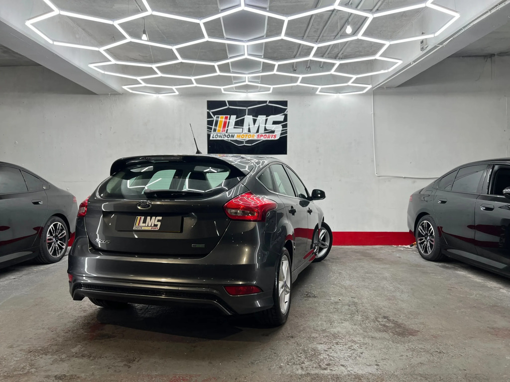 Ford Focus Hatchback Blue #111