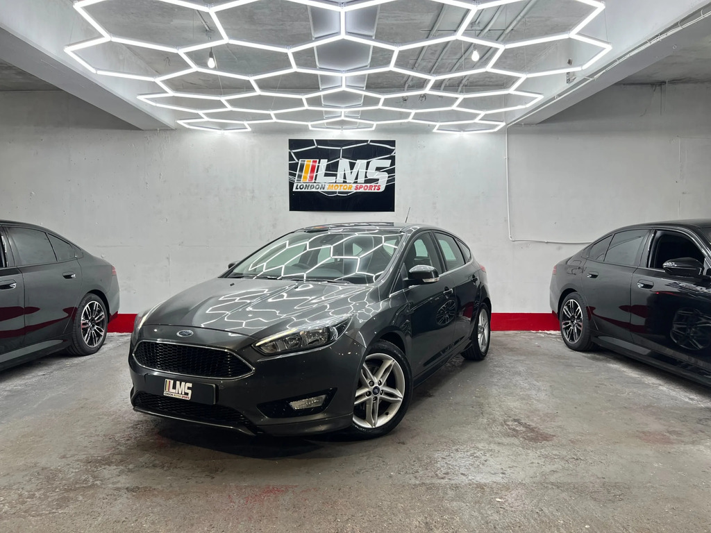Ford Focus Hatchback Blue #10