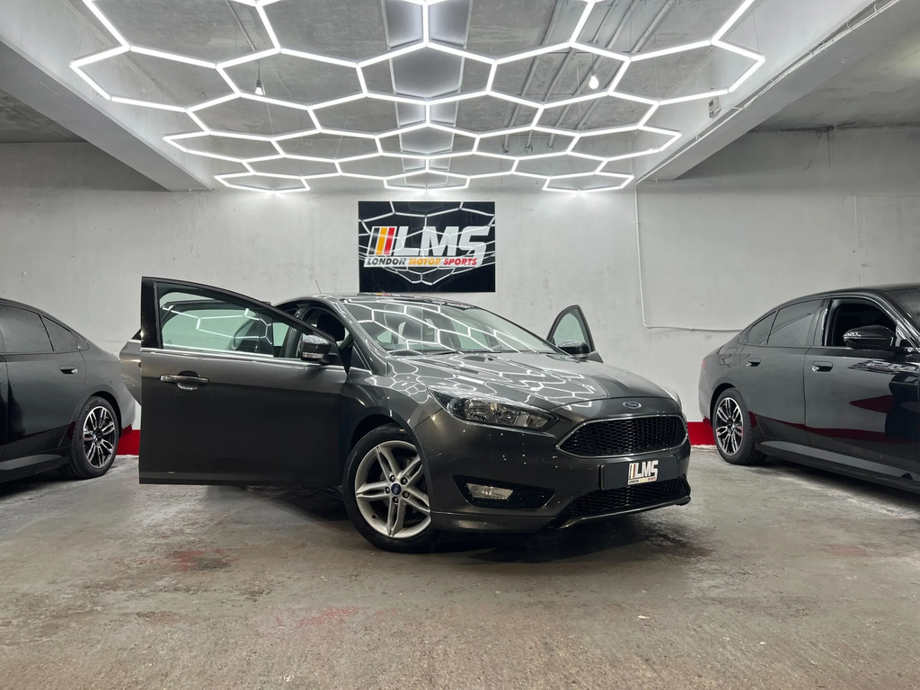 Ford Focus Hatchback Blue #52