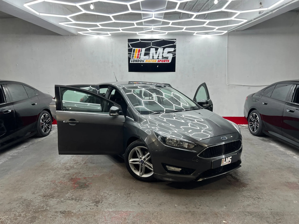 Ford Focus Hatchback Blue #49