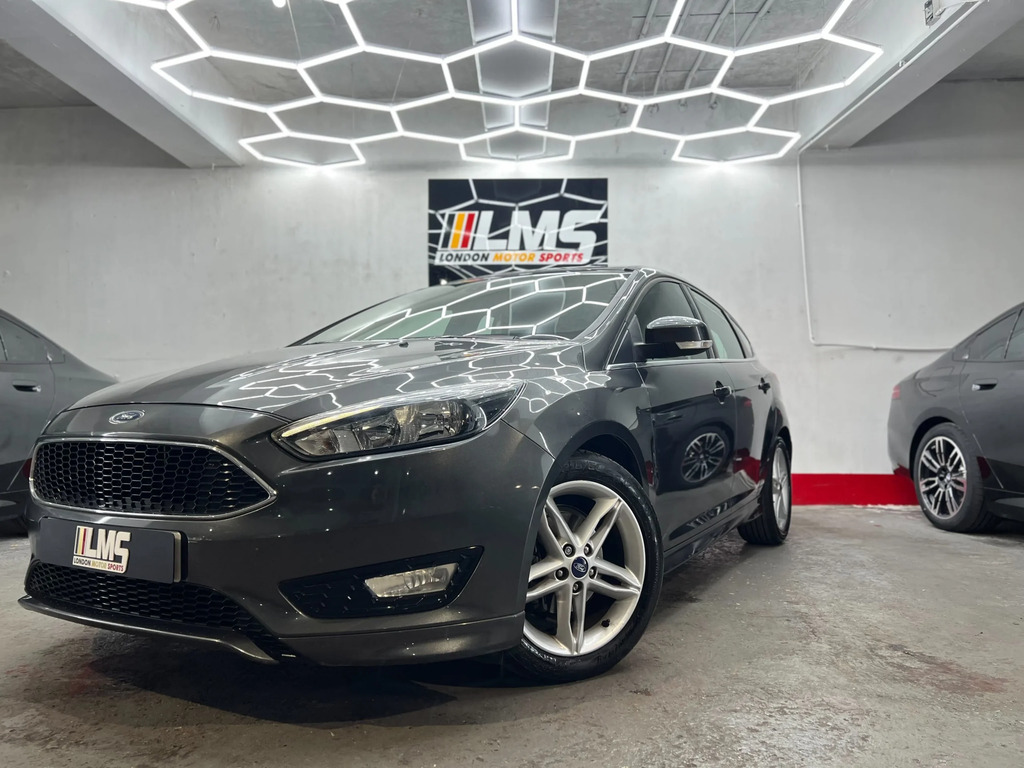 Ford Focus Hatchback Blue #9