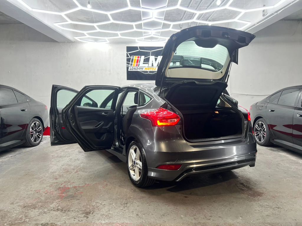 Ford Focus Hatchback Blue #98