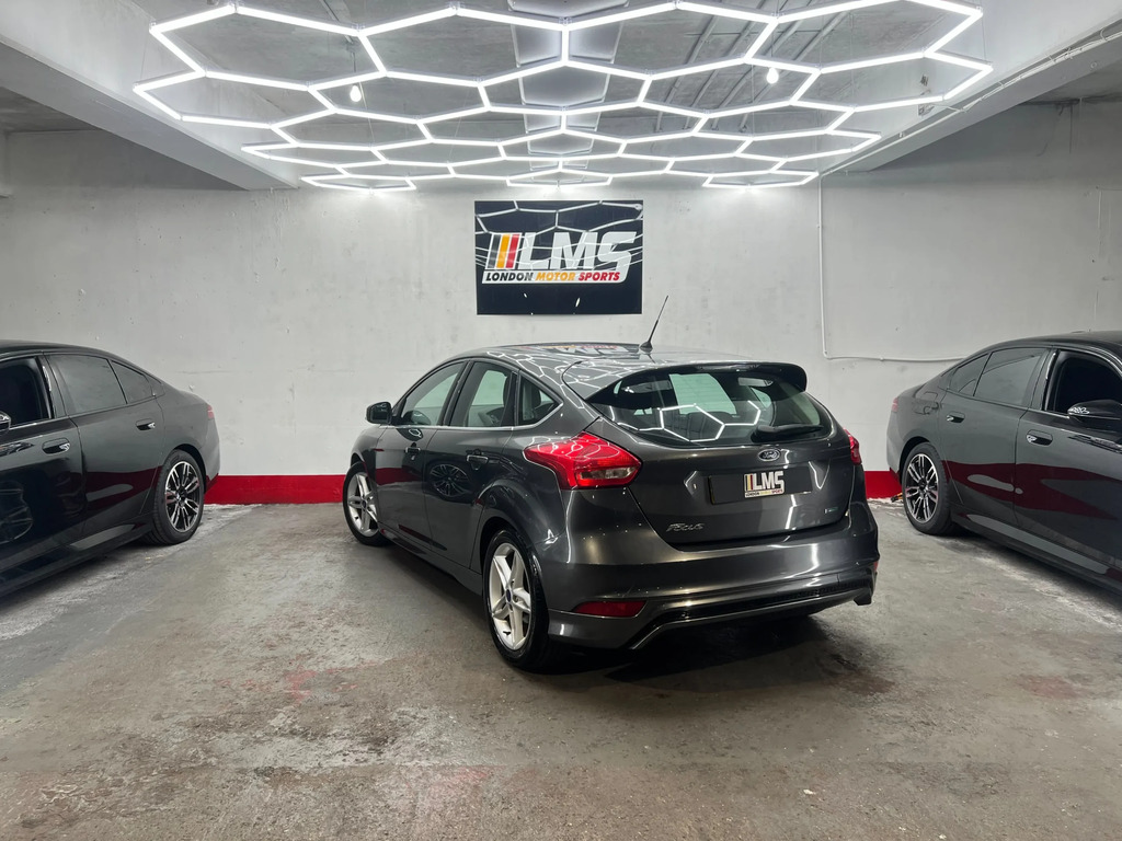 Ford Focus Hatchback Blue #76