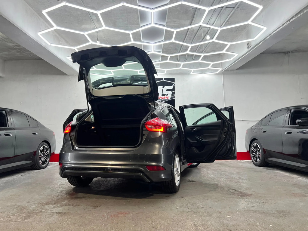 Ford Focus Hatchback Blue #125