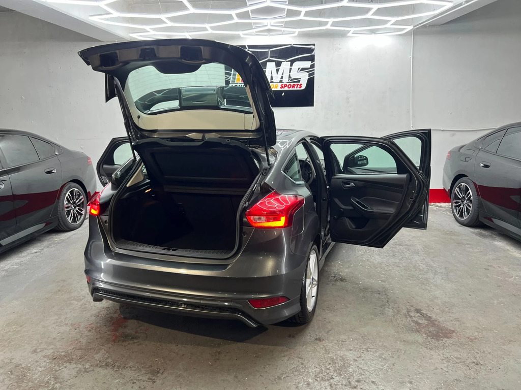 Ford Focus Hatchback Blue #122