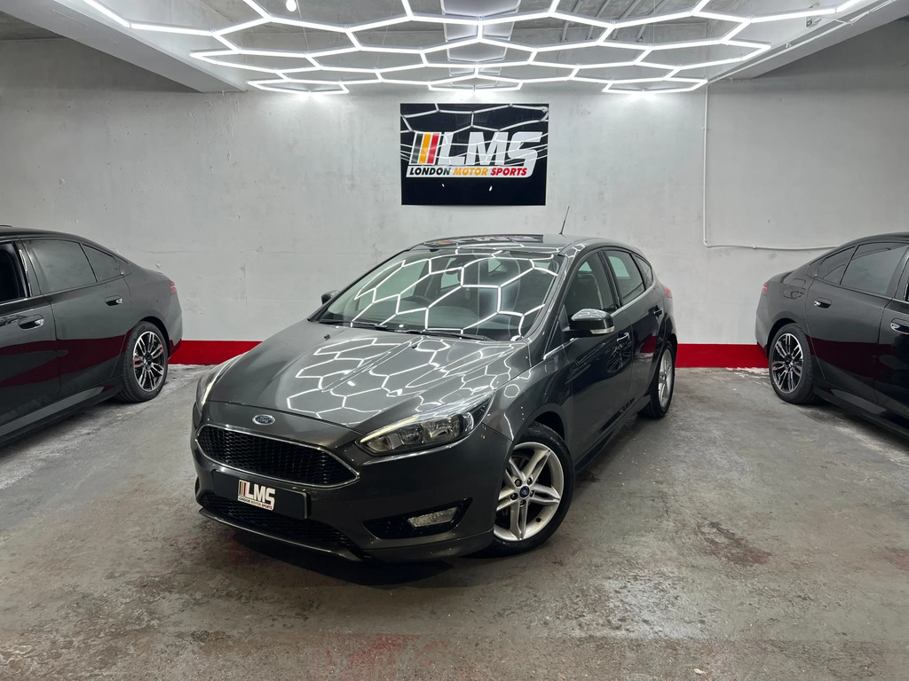Ford Focus Hatchback Blue #2