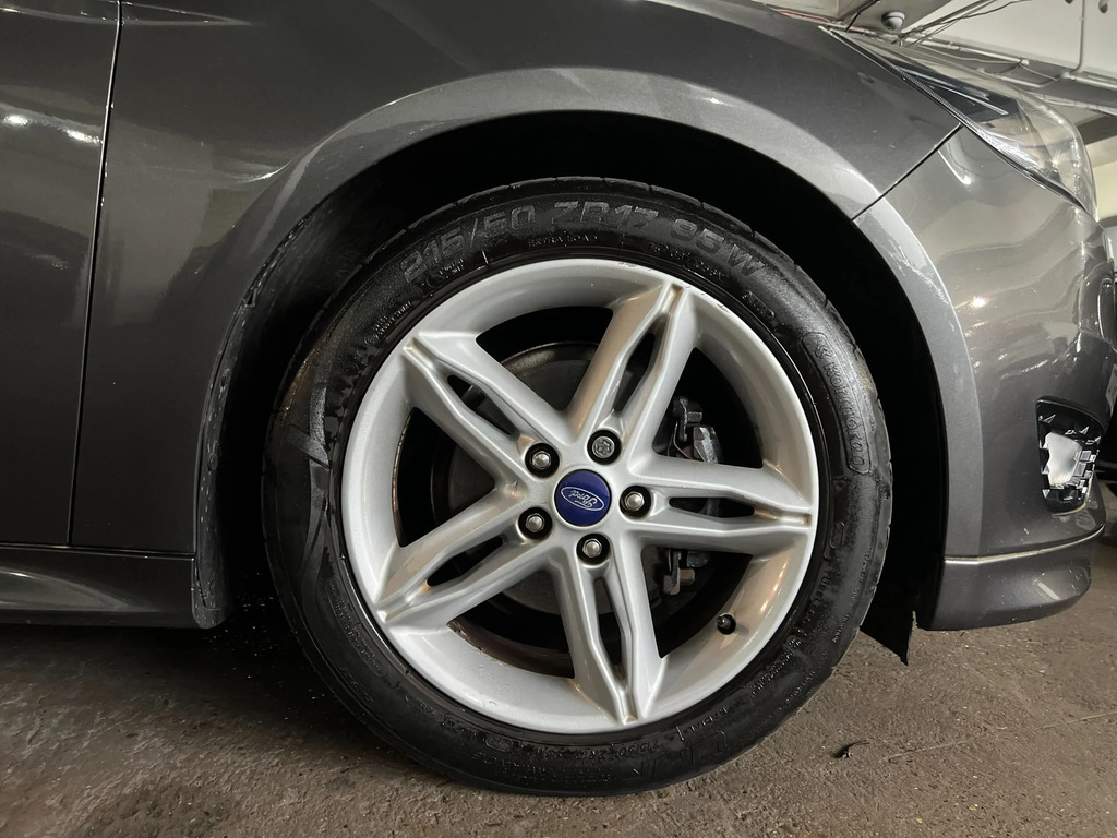 Ford Focus Hatchback Blue #132