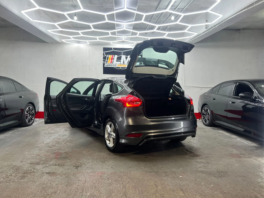 Ford Focus Hatchback Blue #97