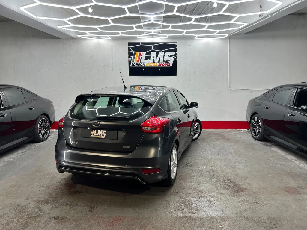 Ford Focus Hatchback Blue #101