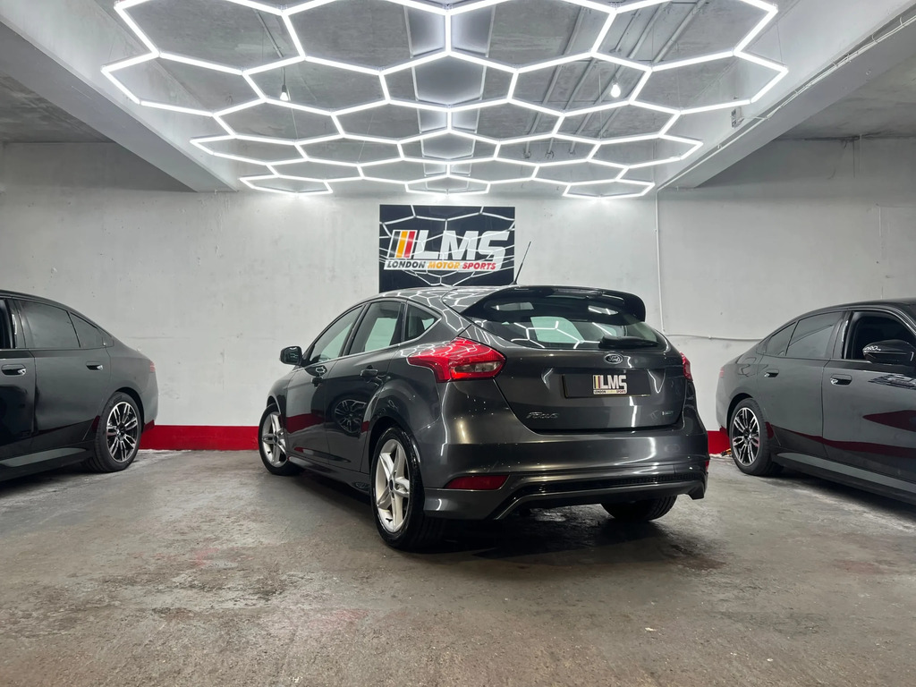 Ford Focus Hatchback Blue #81