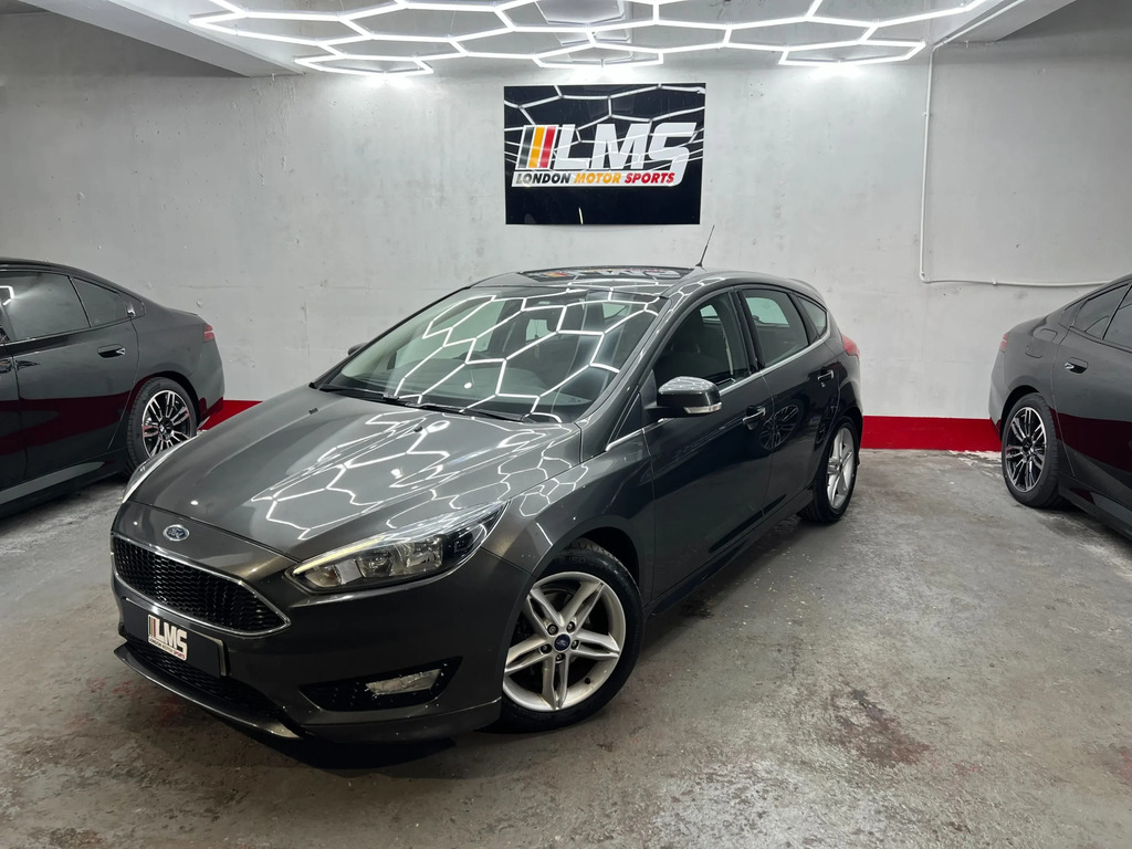 Ford Focus Hatchback Blue #4