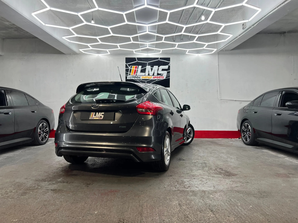 Ford Focus Hatchback Blue #104