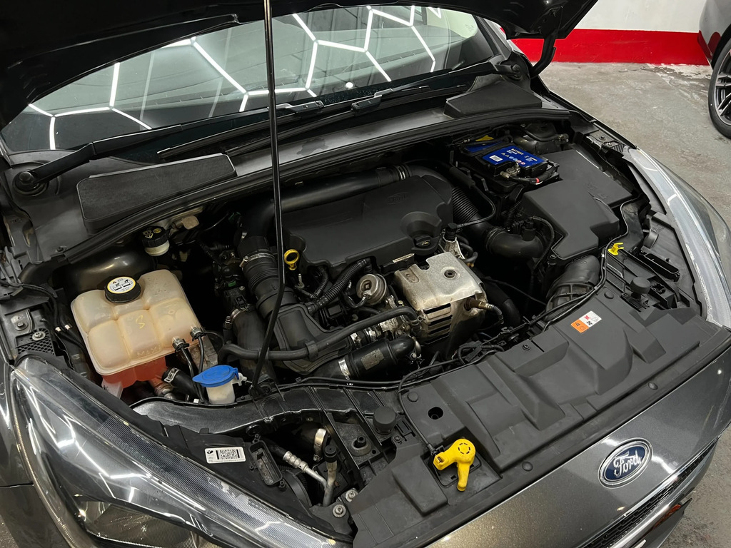 Ford Focus Hatchback Blue #60