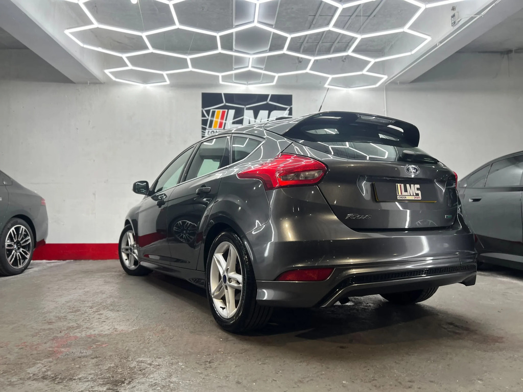 Ford Focus Hatchback Blue #85