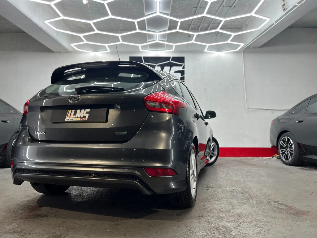 Ford Focus Hatchback Blue #109