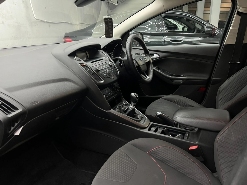Ford Focus Hatchback Blue #64