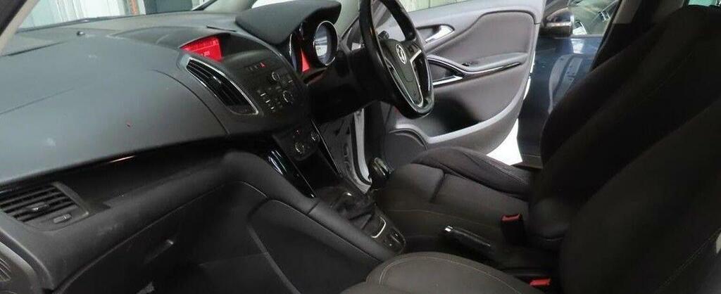 Vauxhall Zafira Tourer 2.0 Cdti Sri Euro 5 White #2