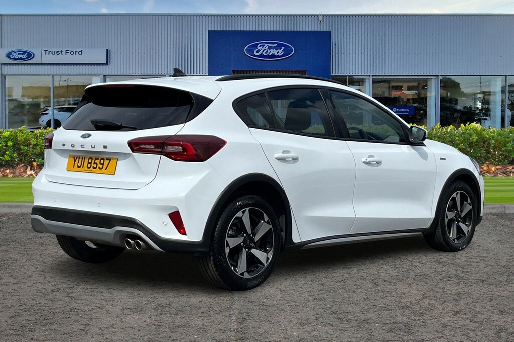 Ford Focus 1.0T Ecoboost Active Hatchback E YUI8597 White #4