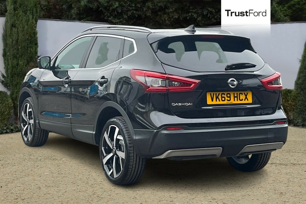 Nissan Qashqai 1.3 Dig-t Tekna VK69HCX Black #2