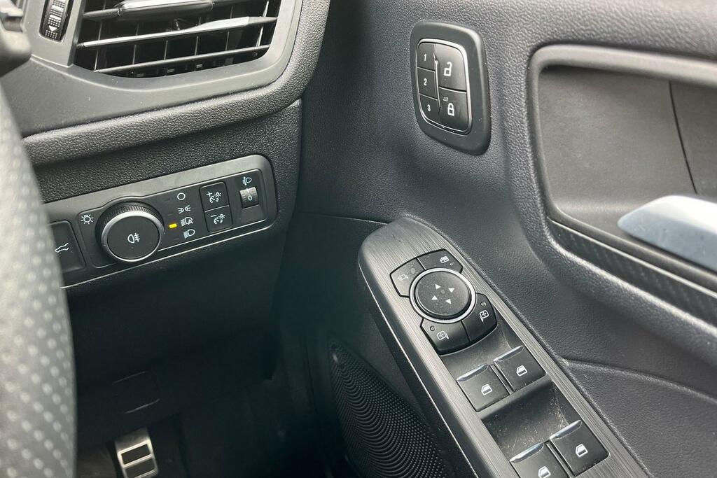 Ford Kuga St-line Black #16