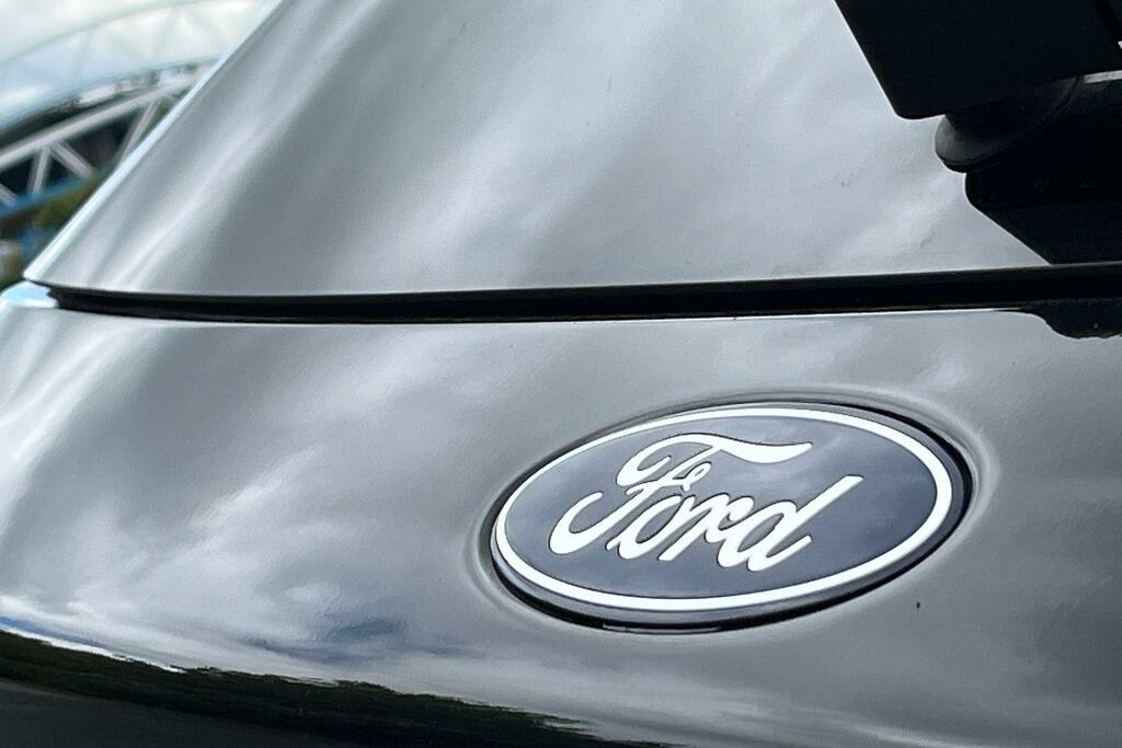 Ford Kuga St-line Black #40