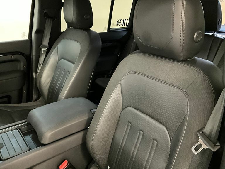 Land Rover Defender 110 2.0 D200 Se 110 7 Seat, 20 Alloys, Lea SV70LRF Black #4