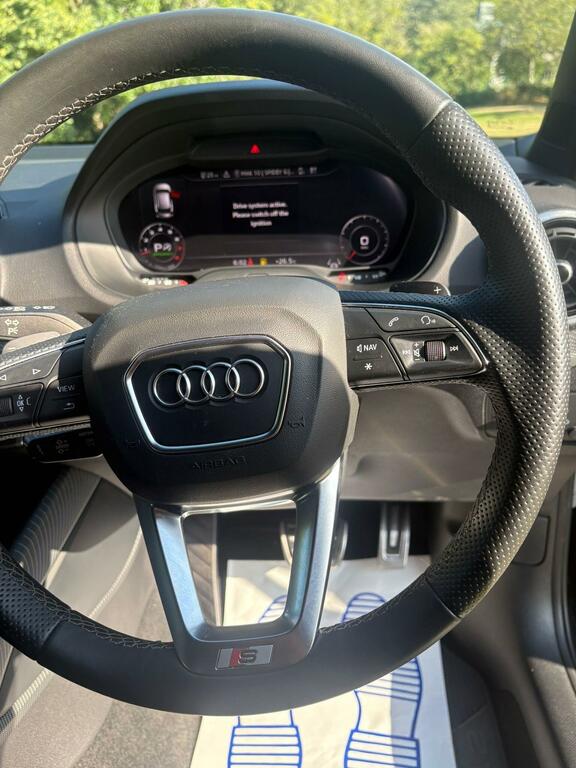 Audi Q2 Black Edition Black #11