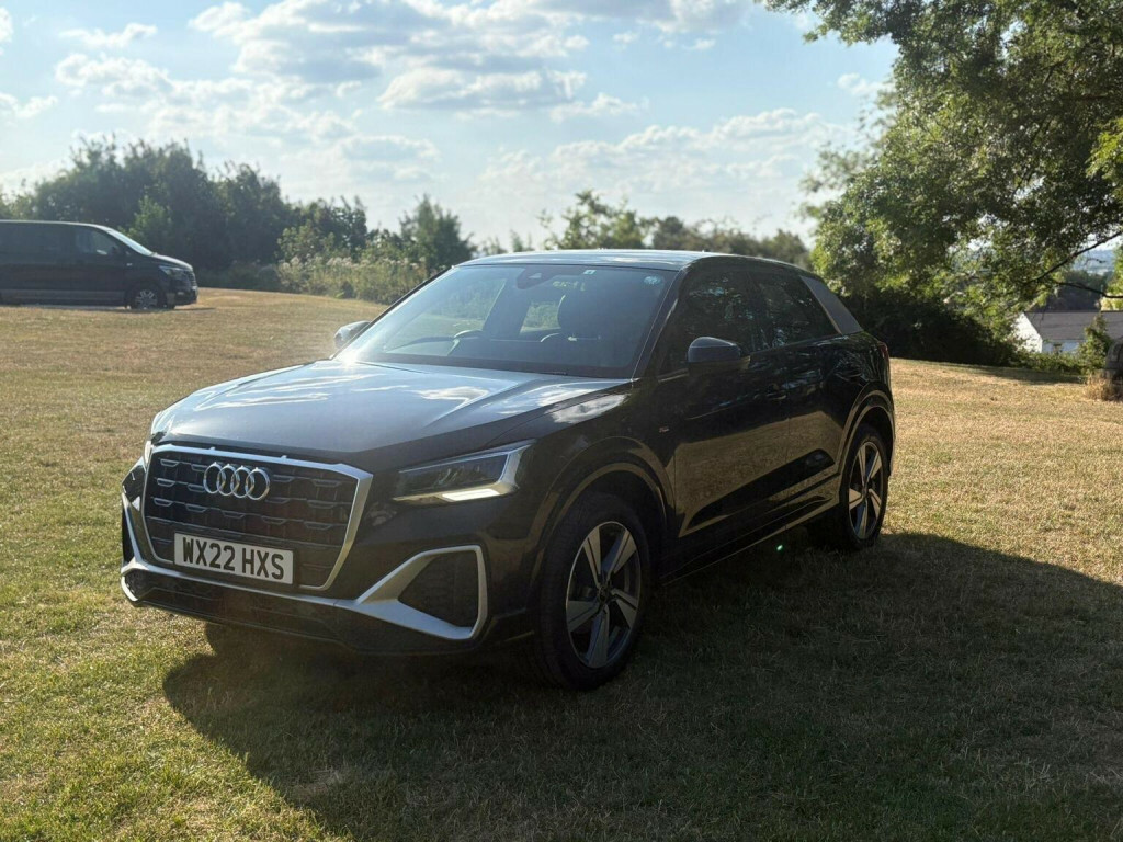 Audi Q2 Black Edition Black #14