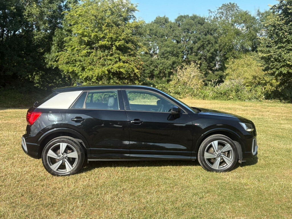 Audi Q2 Black Edition Black #13