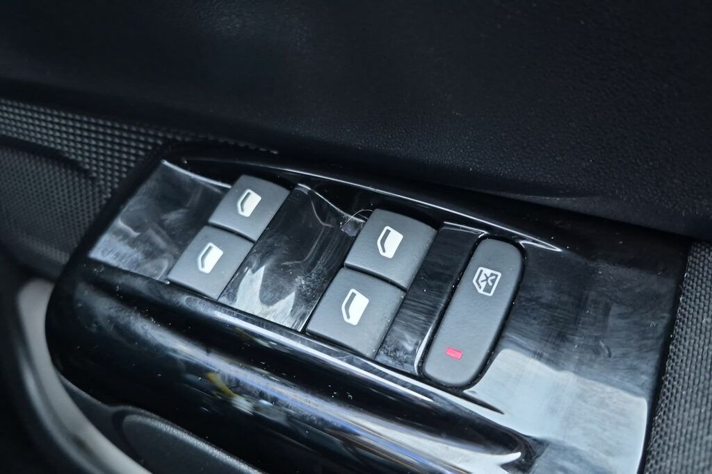 Citroen C3 Citroen C3 1.2 Puretech Plus Hatchback Petr... MT24WRG #4