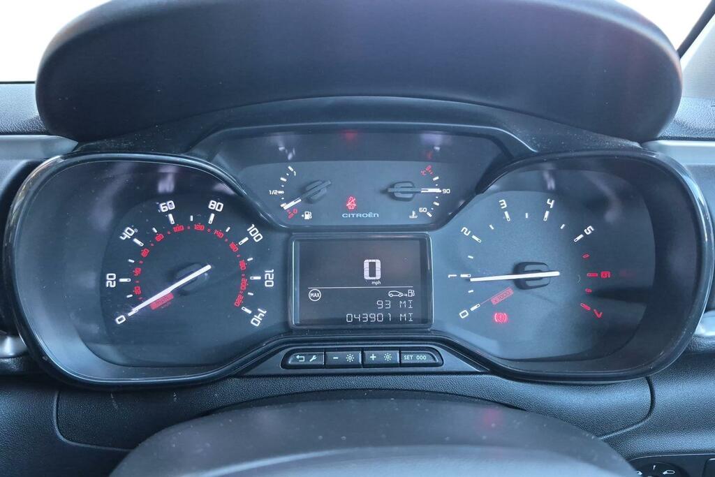 Citroen C3 Citroen C3 1.2 Puretech Plus Hatchback Petr... MT24WRG #2