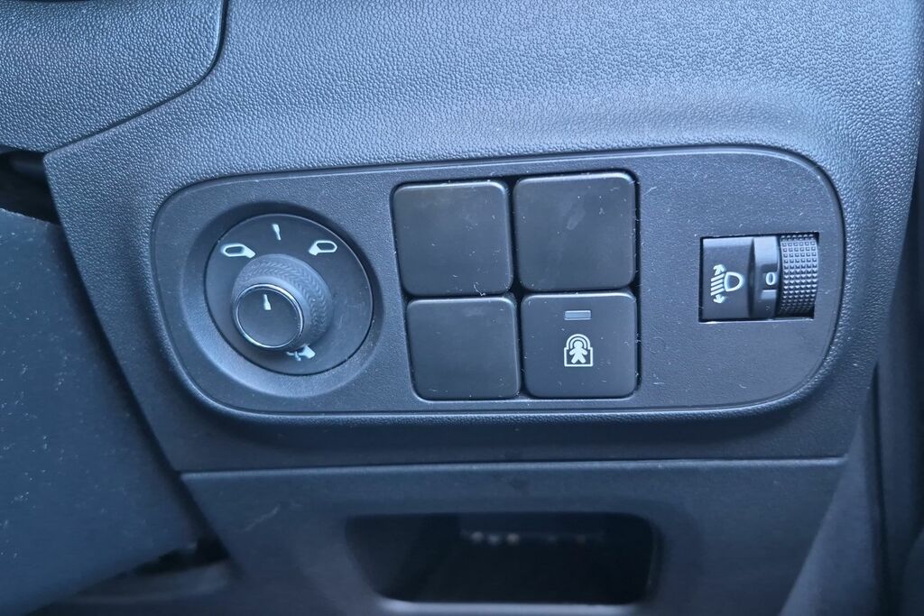 Citroen C3 Citroen C3 1.2 Puretech Plus Hatchback Petr... MT24WRG #5